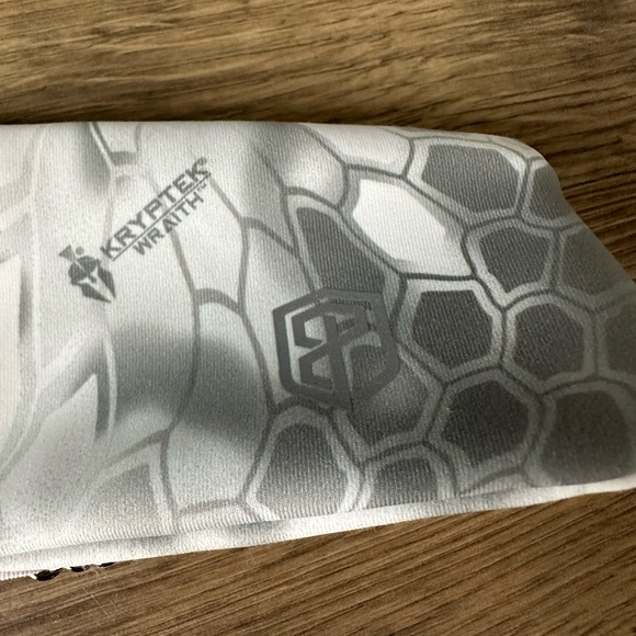 BORN PRIMITIVE - Picture 4 of 4